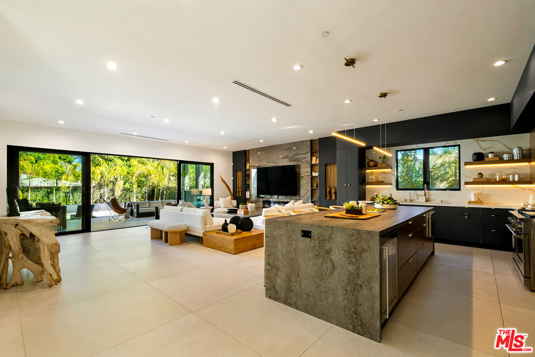 5186 Gloria Ave, Encino