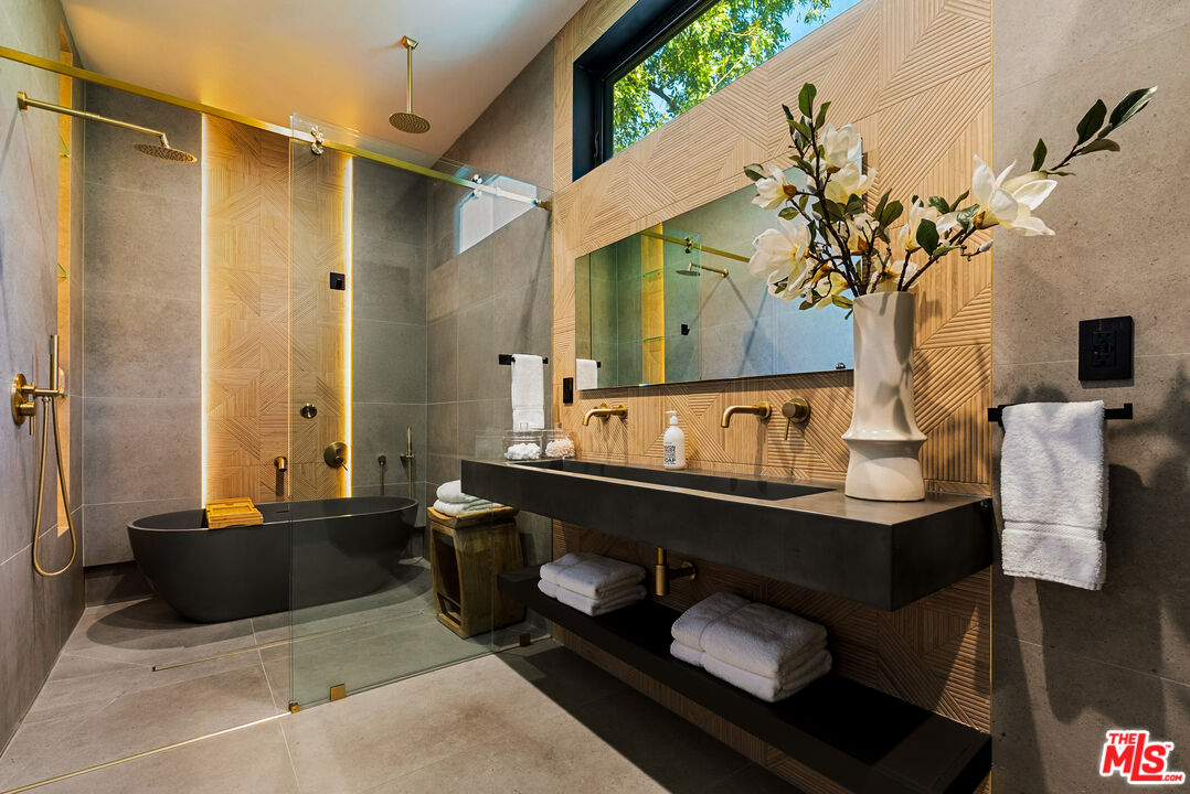 5186 Gloria Ave, Encino