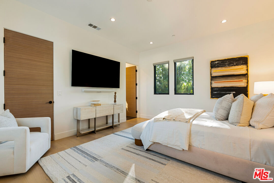 5186 Gloria Ave, Encino