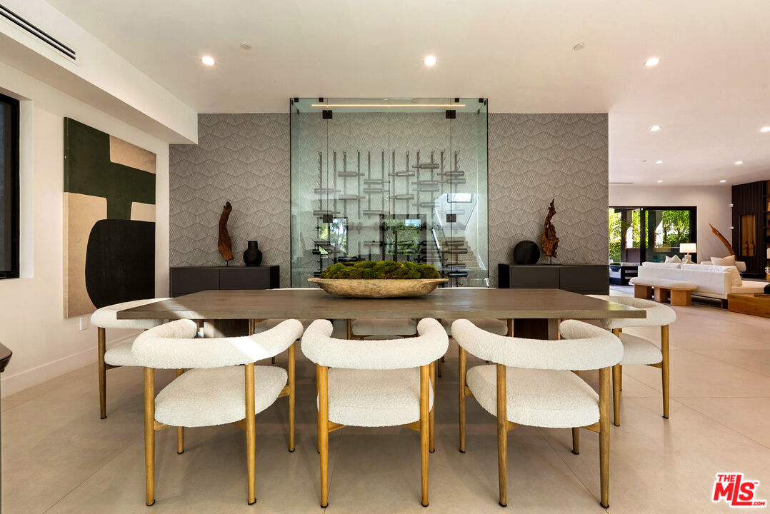 5186 Gloria Ave, Encino