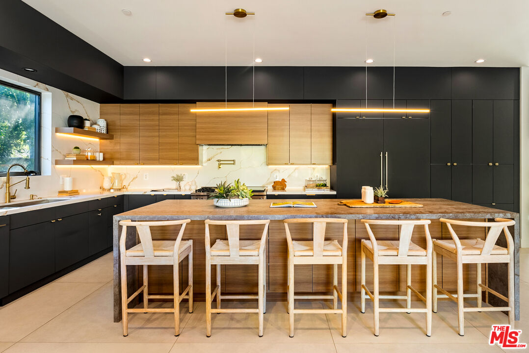 5186 Gloria Ave, Encino