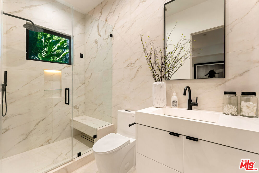 5186 Gloria Ave, Encino