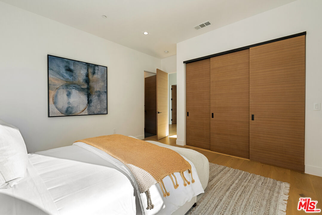 5186 Gloria Ave, Encino