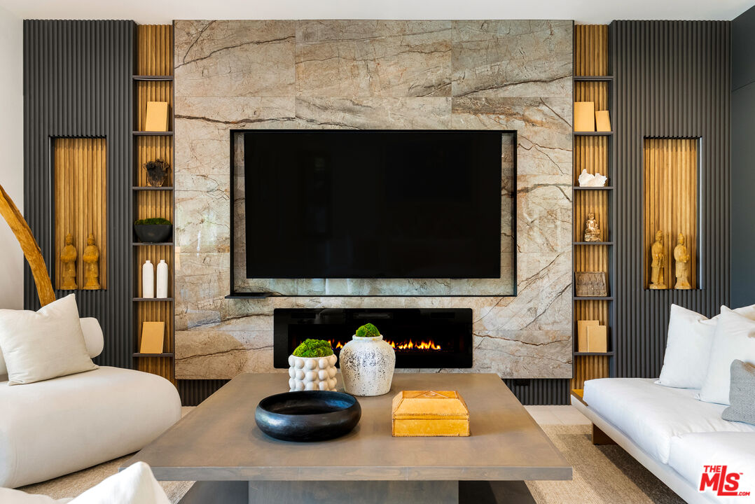 5186 Gloria Ave, Encino