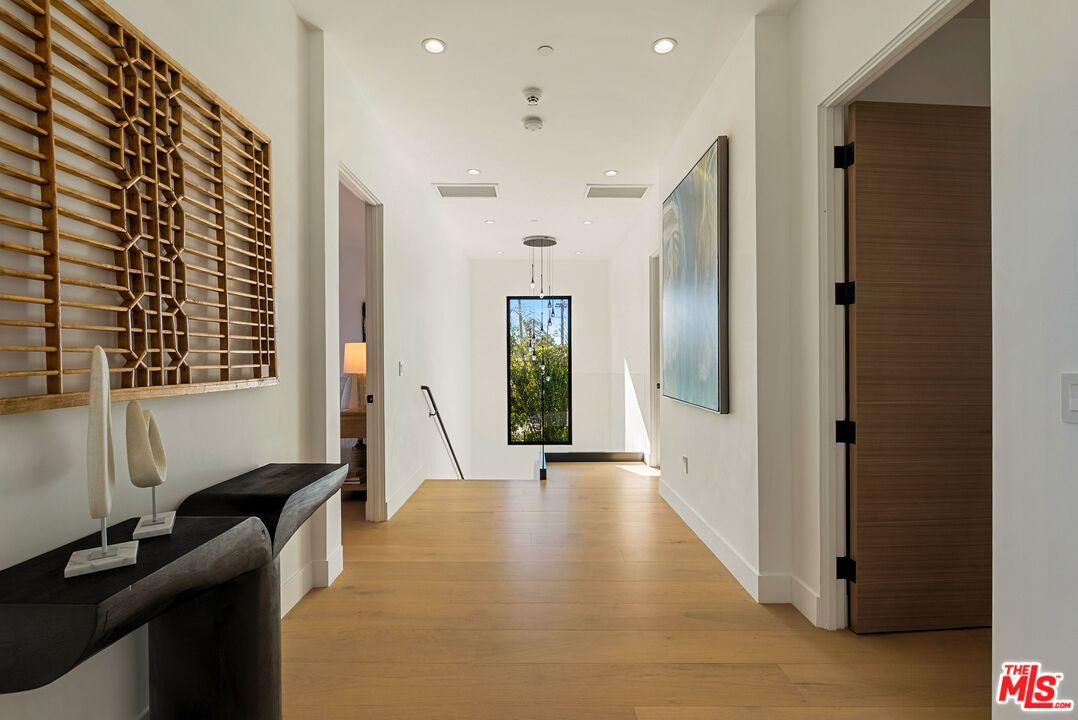 5186 Gloria Ave, Encino