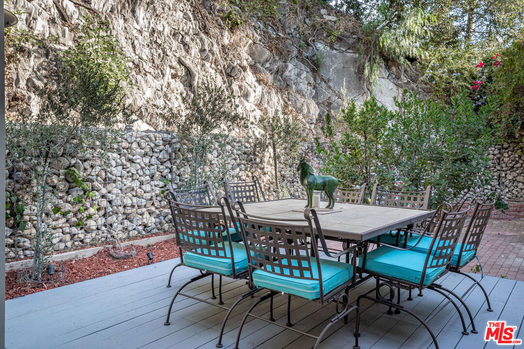 3835 Fairway Ave, Studio City 