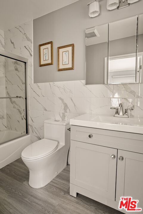 3835 Fairway Ave, Studio City 