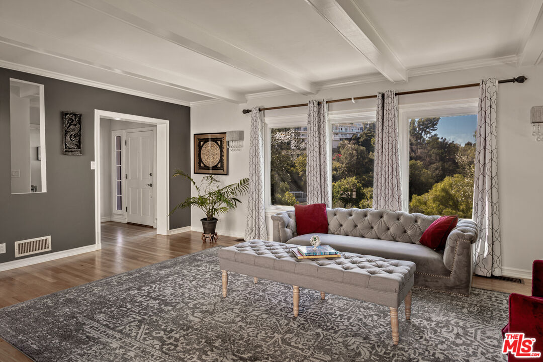 3835 Fairway Ave, Studio City 