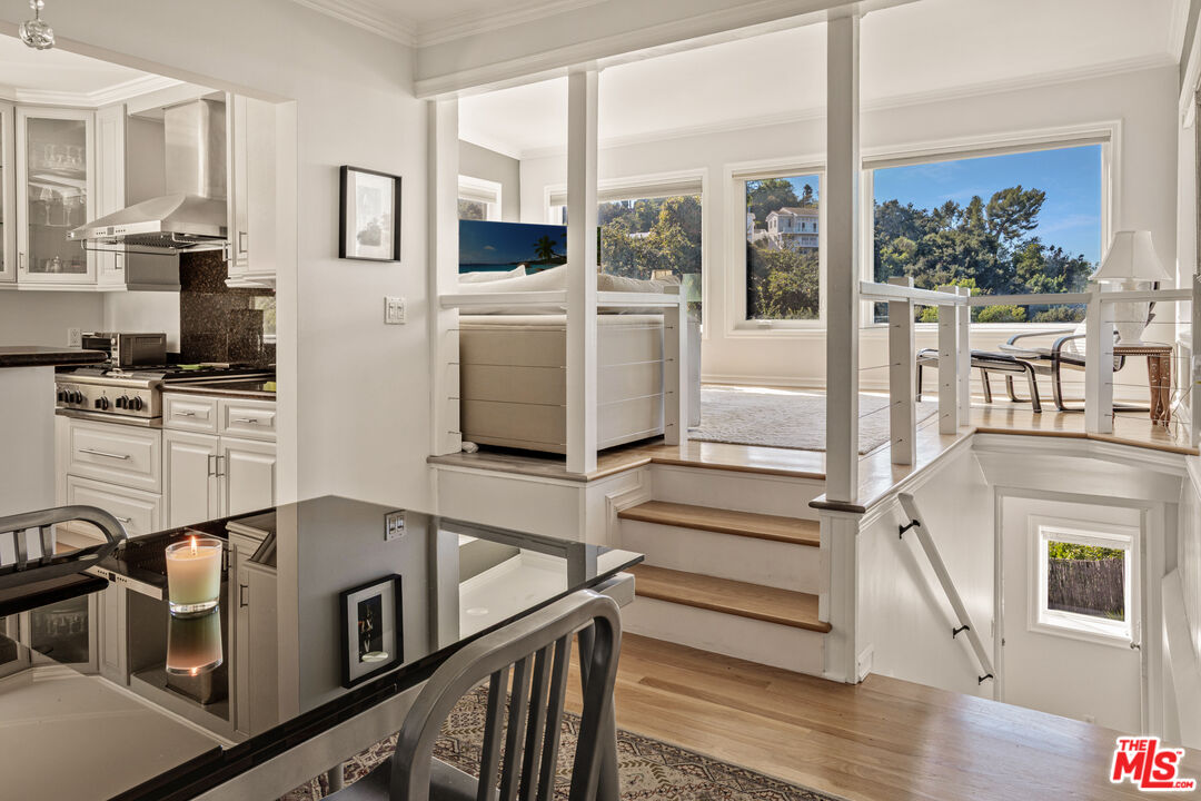 3835 Fairway Ave, Studio City 
