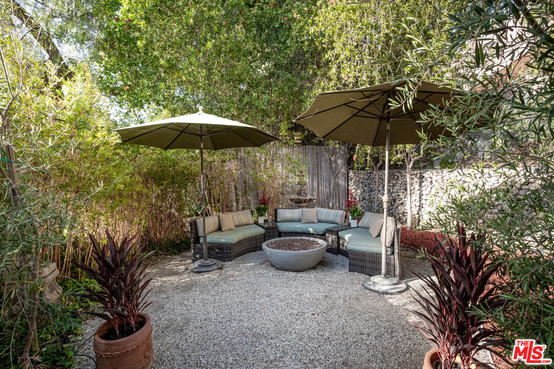 3835 Fairway Ave, Studio City 