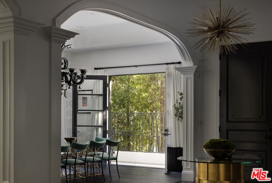 1600 Clear View Dr, Beverly Hills