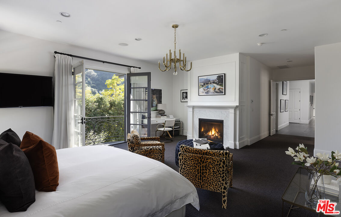 1600 Clear View Dr, Beverly Hills