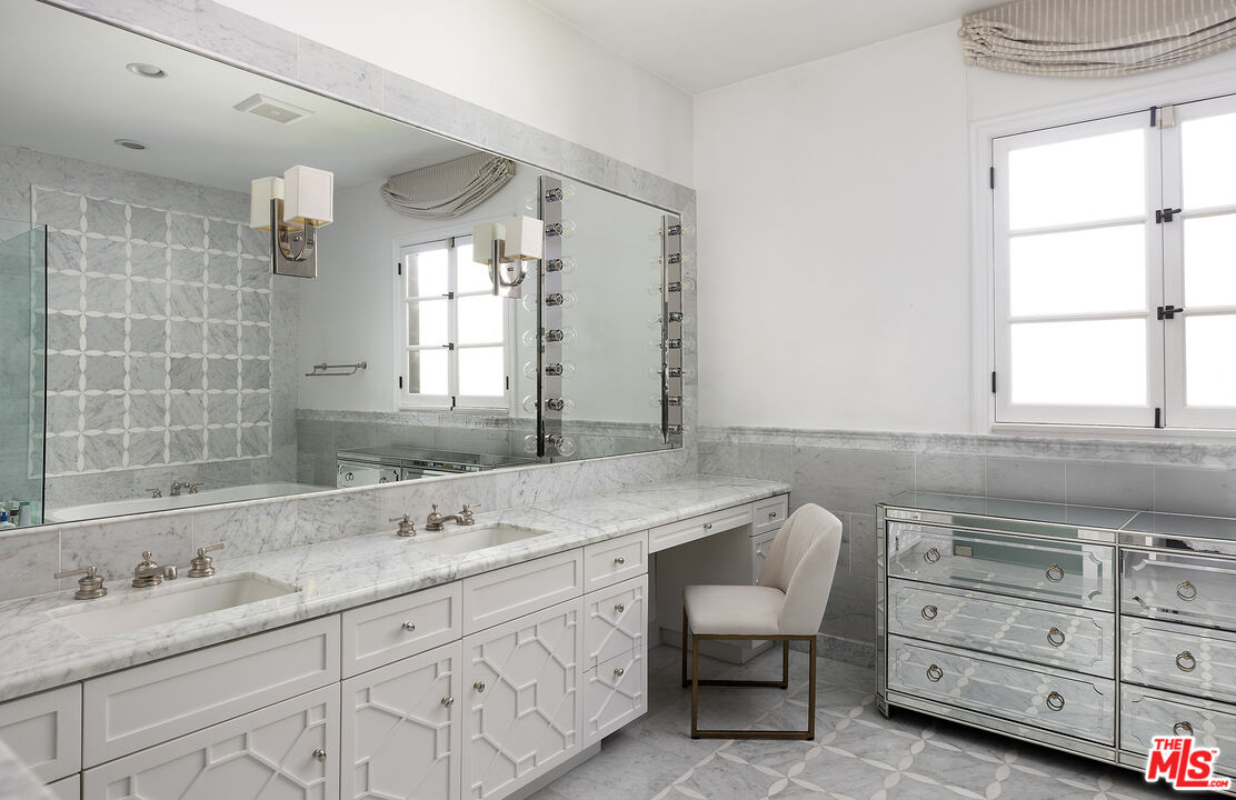 1600 Clear View Dr, Beverly Hills