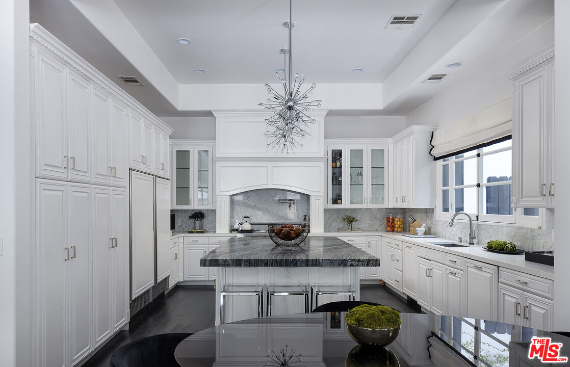 1600 Clear View Dr, Beverly Hills