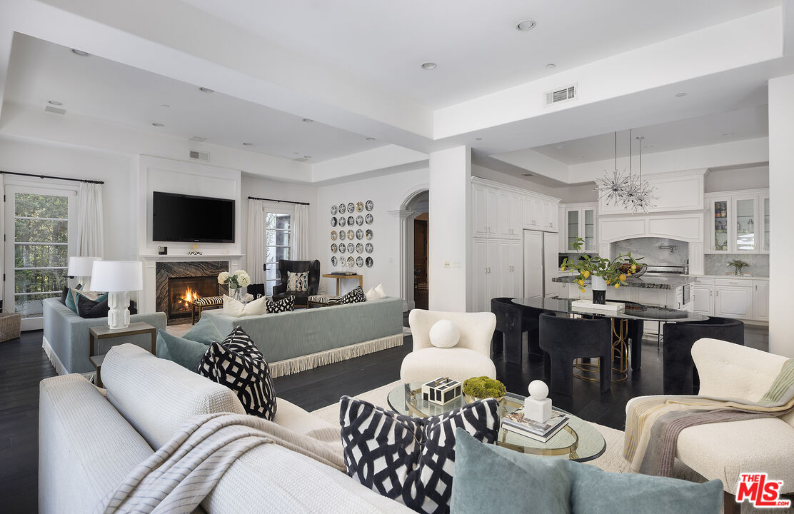 1600 Clear View Dr, Beverly Hills