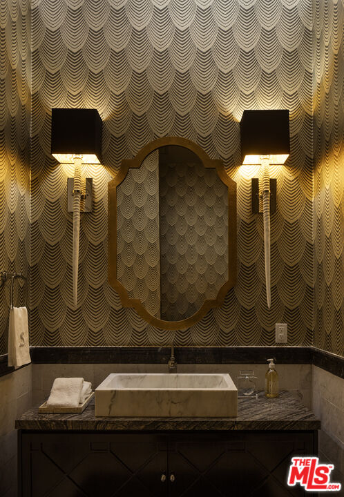 1600 Clear View Dr, Beverly Hills