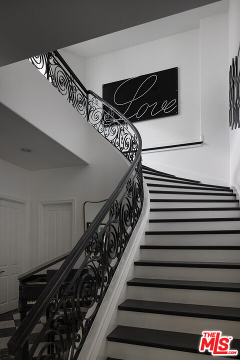 1600 Clear View Dr, Beverly Hills
