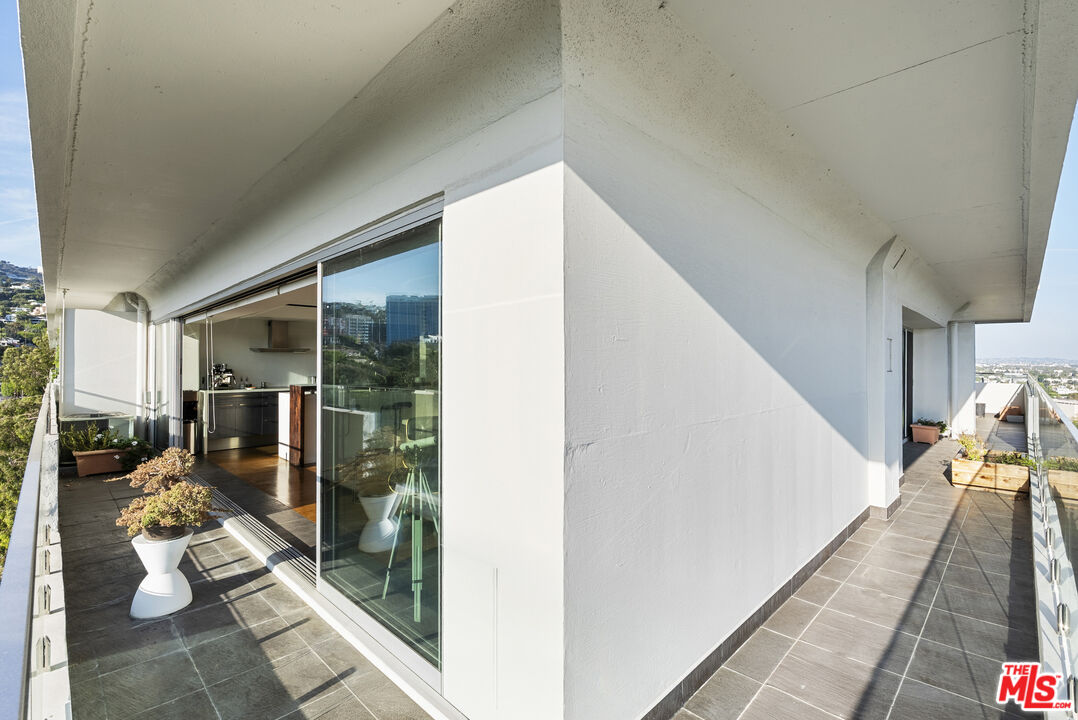 838 N Doheny Dr Unit: 1001, West Hollywood 