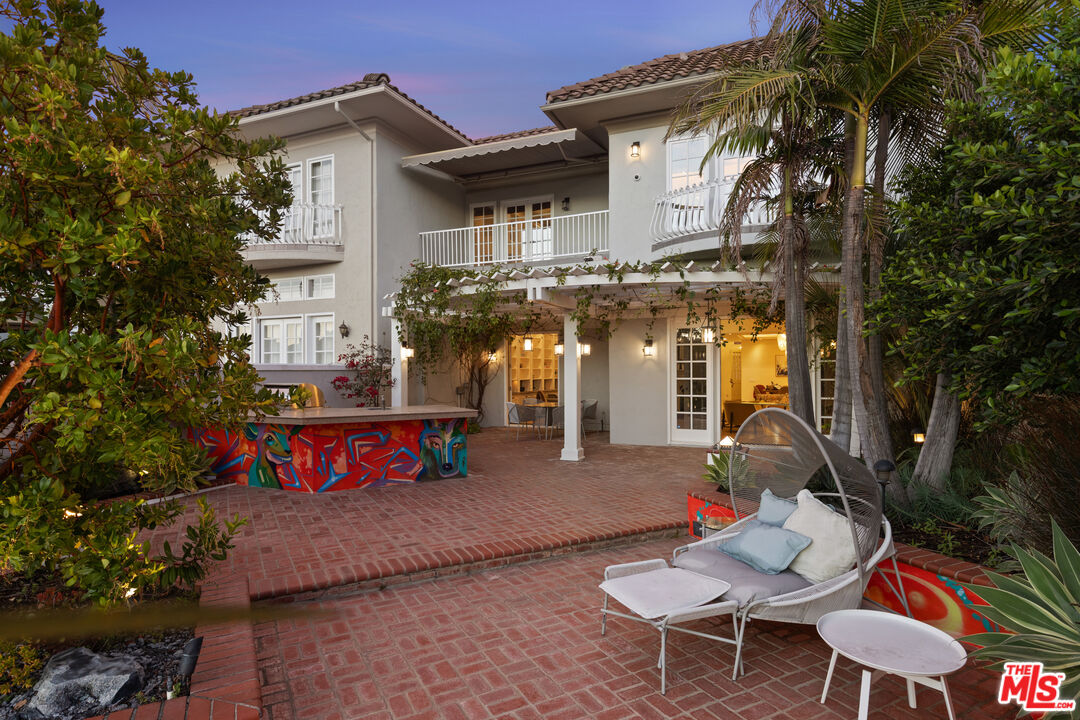 2305 Canyonback Rd