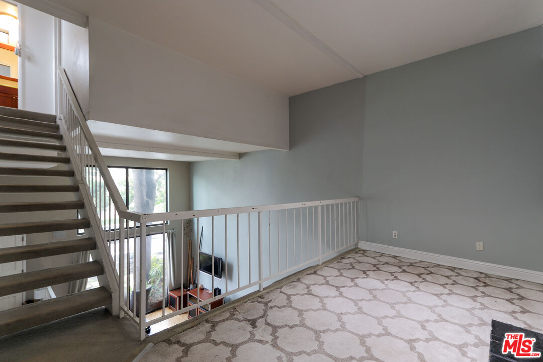 11753 Mayfield Ave Unit: 7