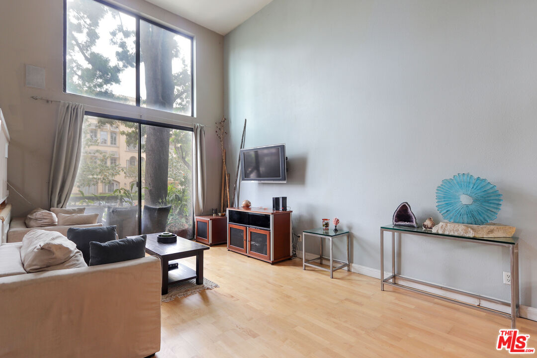 11753 Mayfield Ave Unit: 7