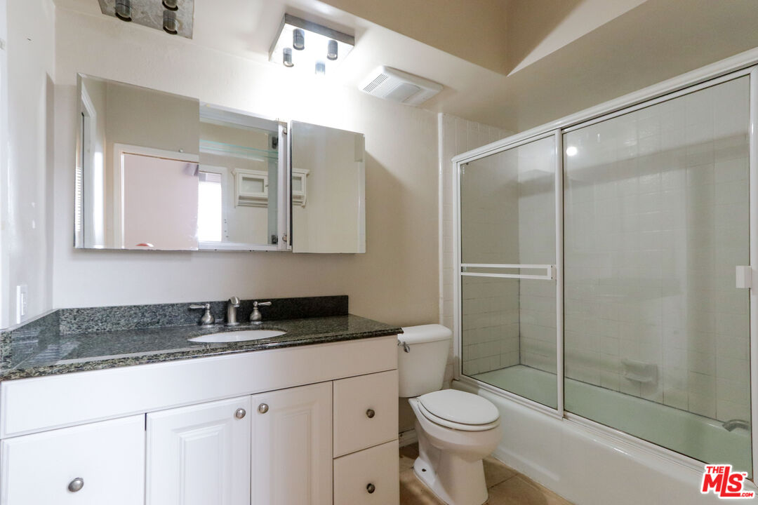 11753 Mayfield Ave Unit: 7