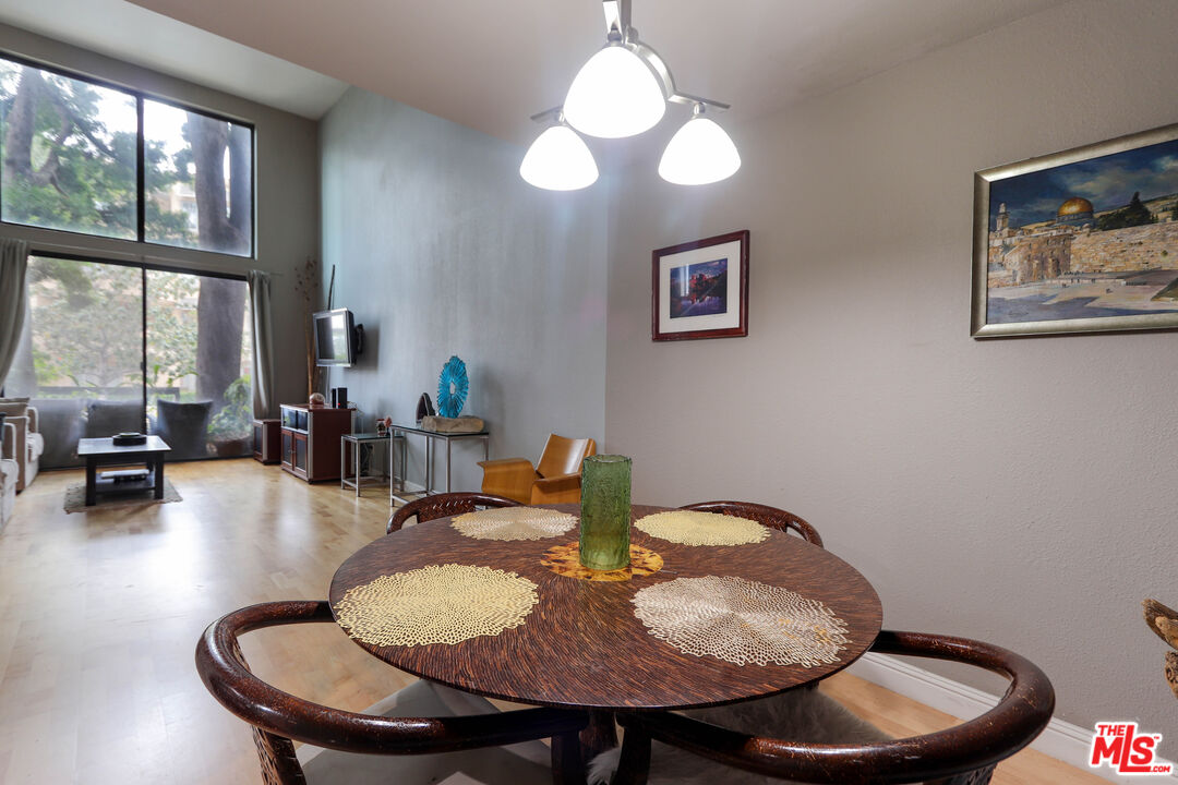 11753 Mayfield Ave Unit: 7