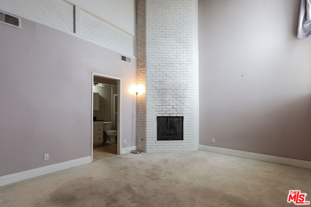 11753 Mayfield Ave Unit: 7