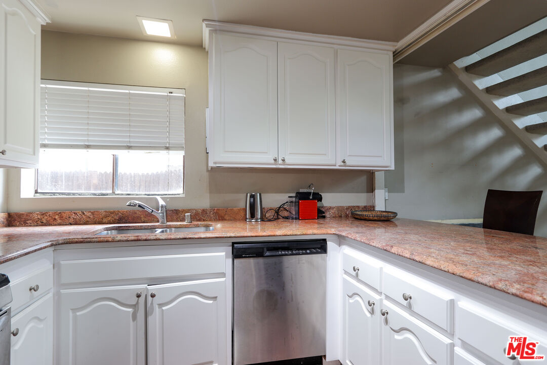 11753 Mayfield Ave Unit: 7