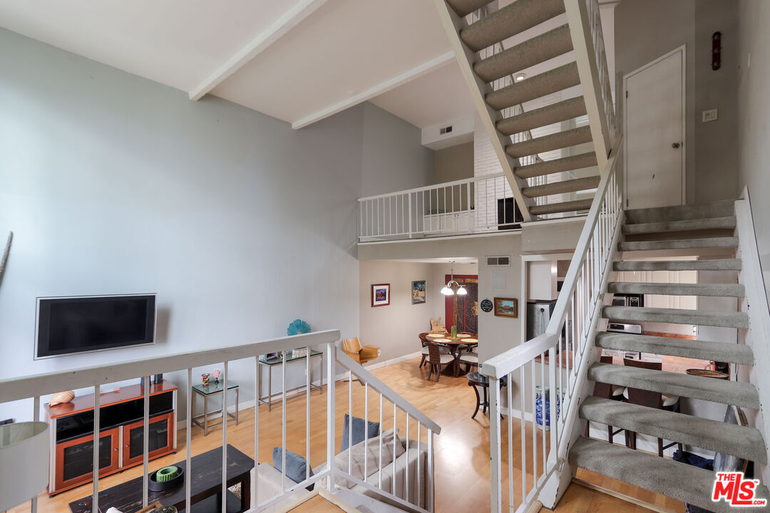 11753 Mayfield Ave Unit: 7