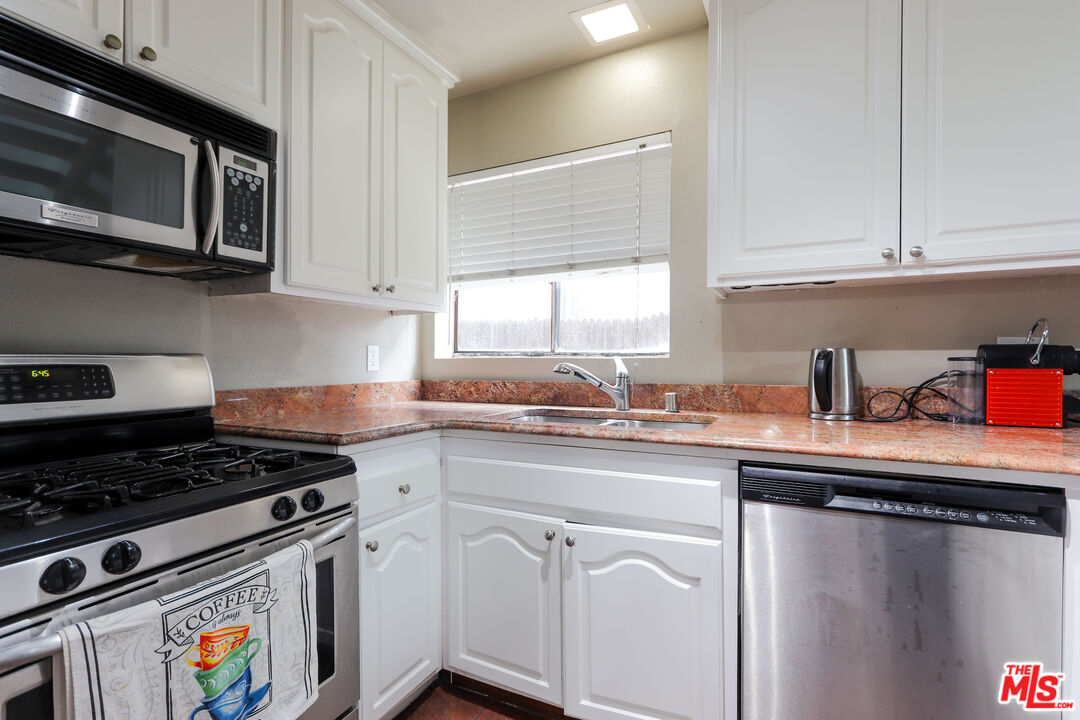 11753 Mayfield Ave Unit: 7