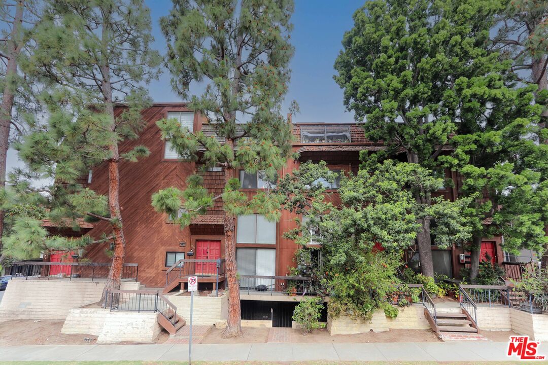 11753 Mayfield Ave Unit: 7