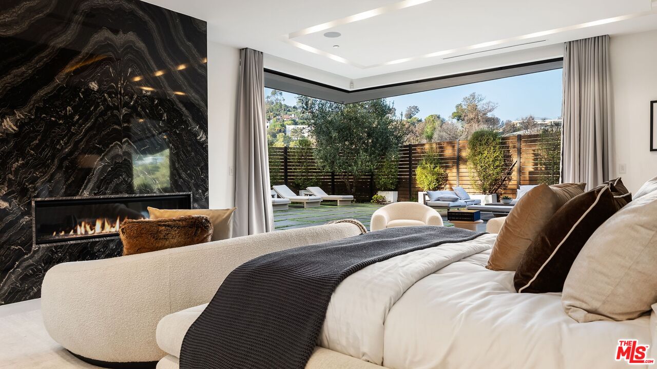 17335 Tramonto Dr, Pacific Palisades