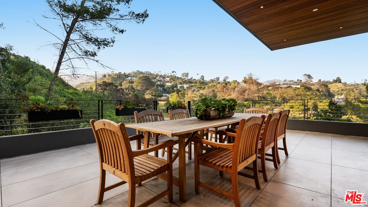 17335 Tramonto Dr, Pacific Palisades