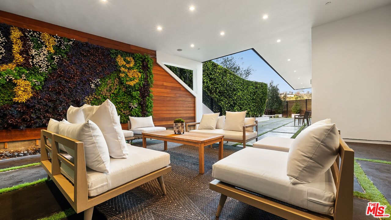 17335 Tramonto Dr, Pacific Palisades