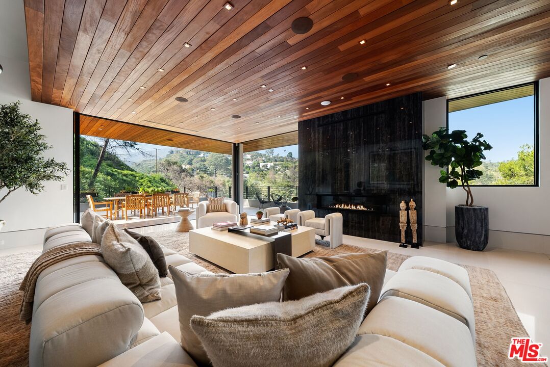 17335 Tramonto Dr, Pacific Palisades