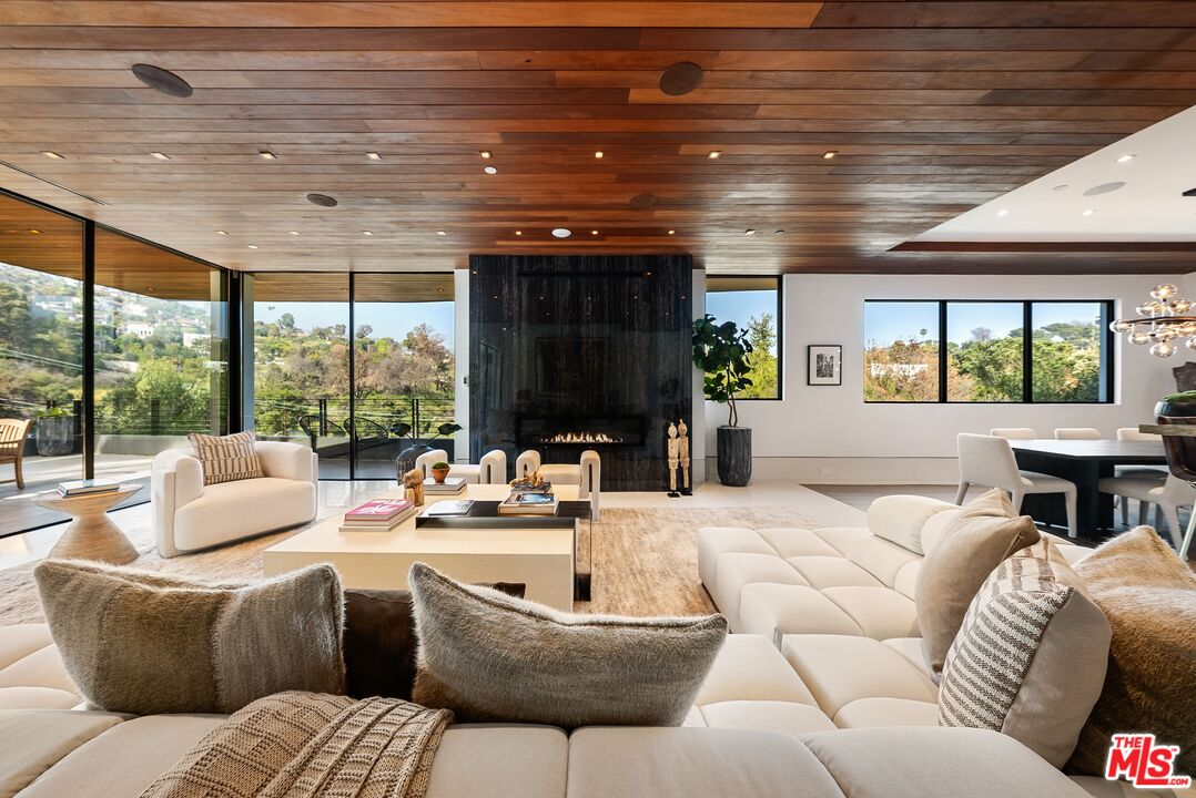 17335 Tramonto Dr, Pacific Palisades