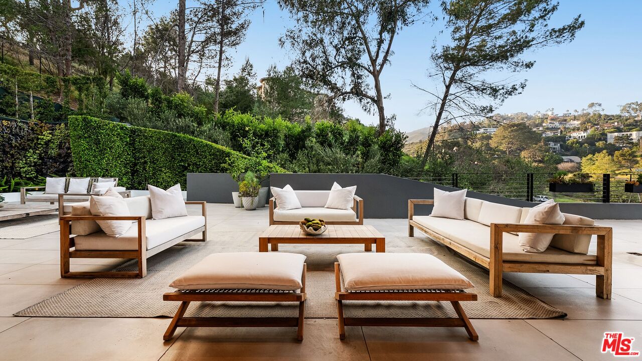 17335 Tramonto Dr, Pacific Palisades