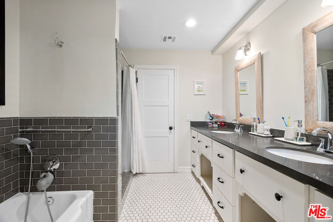 3734 Loadstone Dr, Sherman Oaks