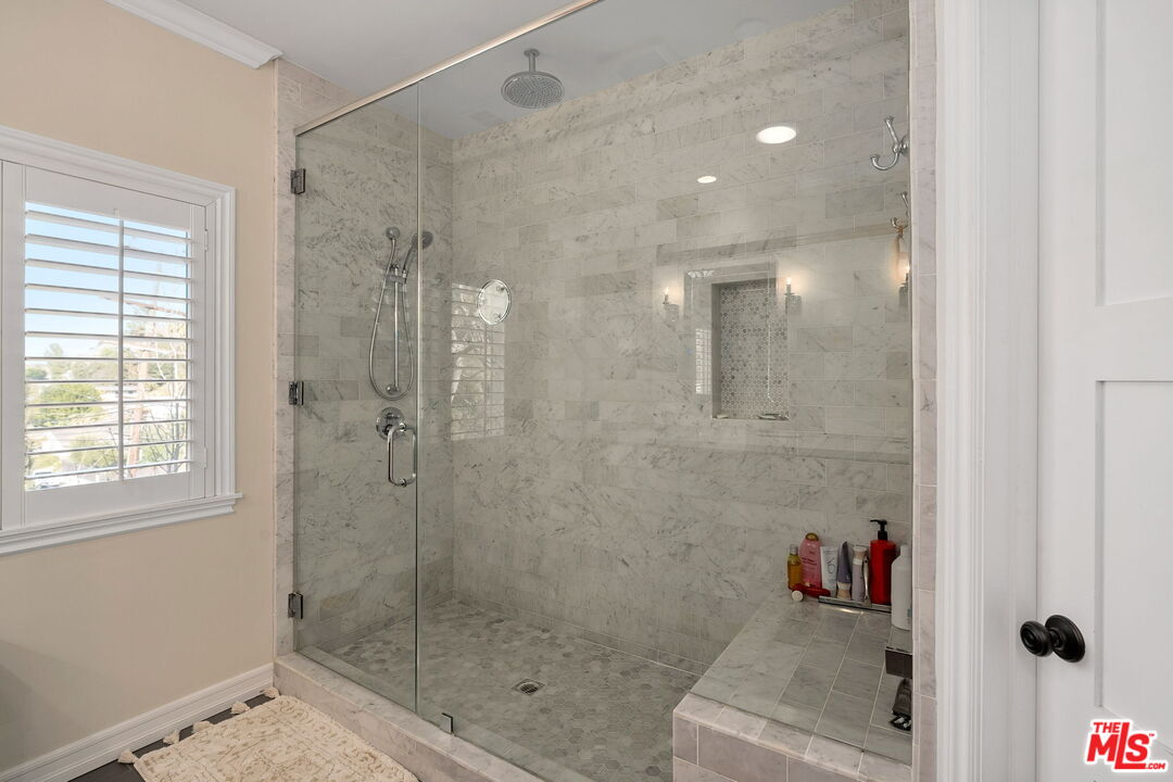 3734 Loadstone Dr, Sherman Oaks