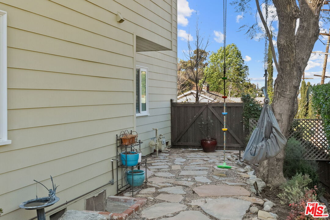 3734 Loadstone Dr, Sherman Oaks