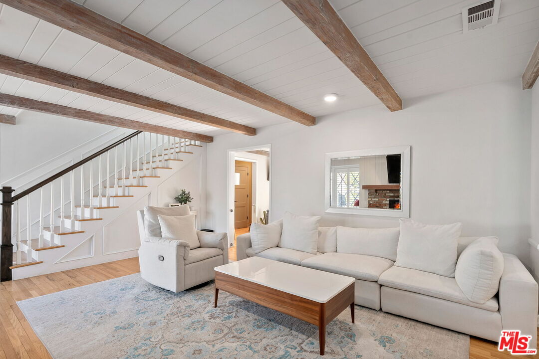 3734 Loadstone Dr, Sherman Oaks