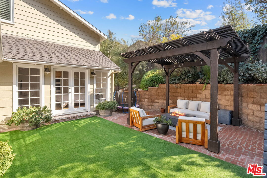 3734 Loadstone Dr, Sherman Oaks