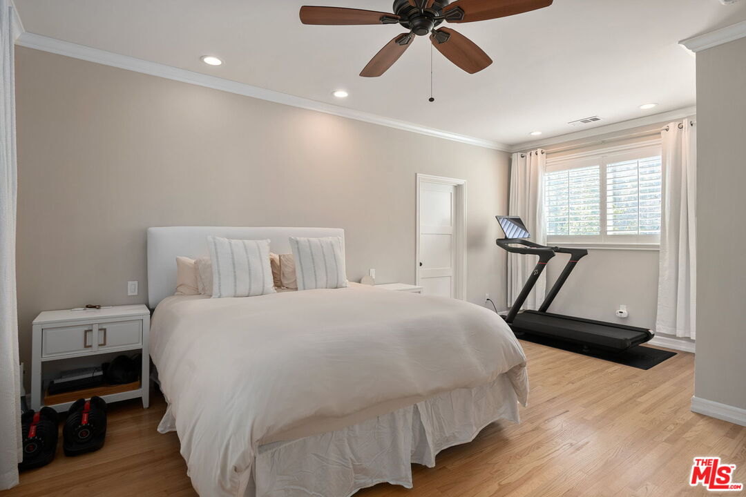 3734 Loadstone Dr, Sherman Oaks