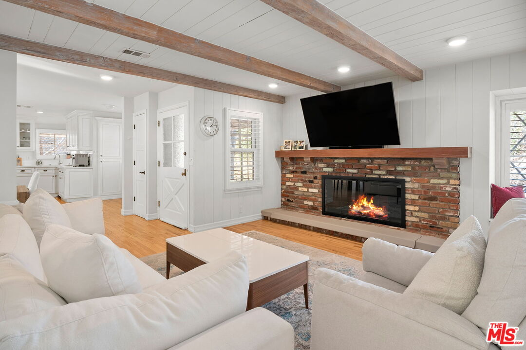 3734 Loadstone Dr, Sherman Oaks