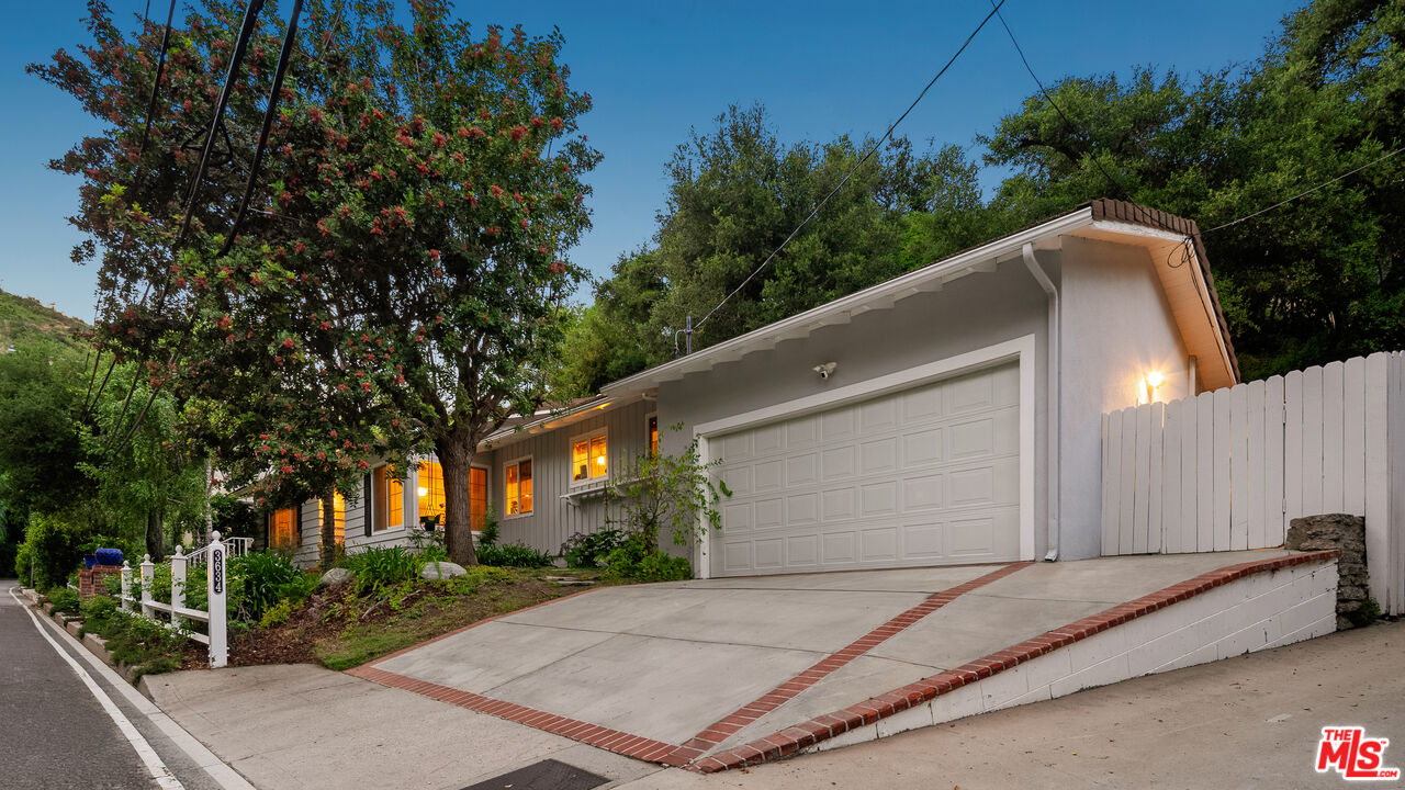 3634 Mandeville Canyon Rd