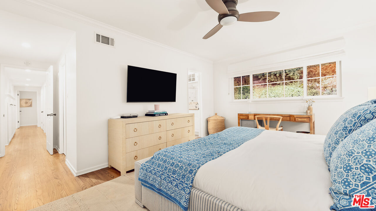 3634 Mandeville Canyon Rd