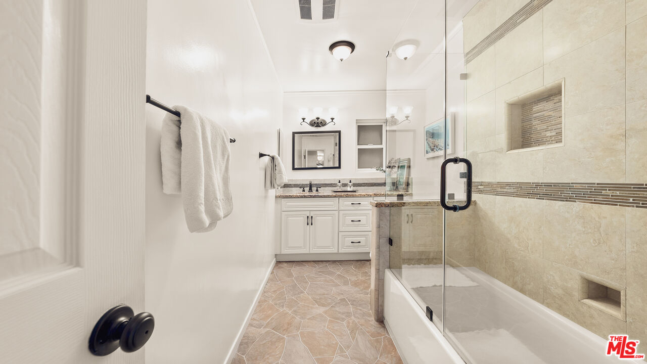 3634 Mandeville Canyon Rd