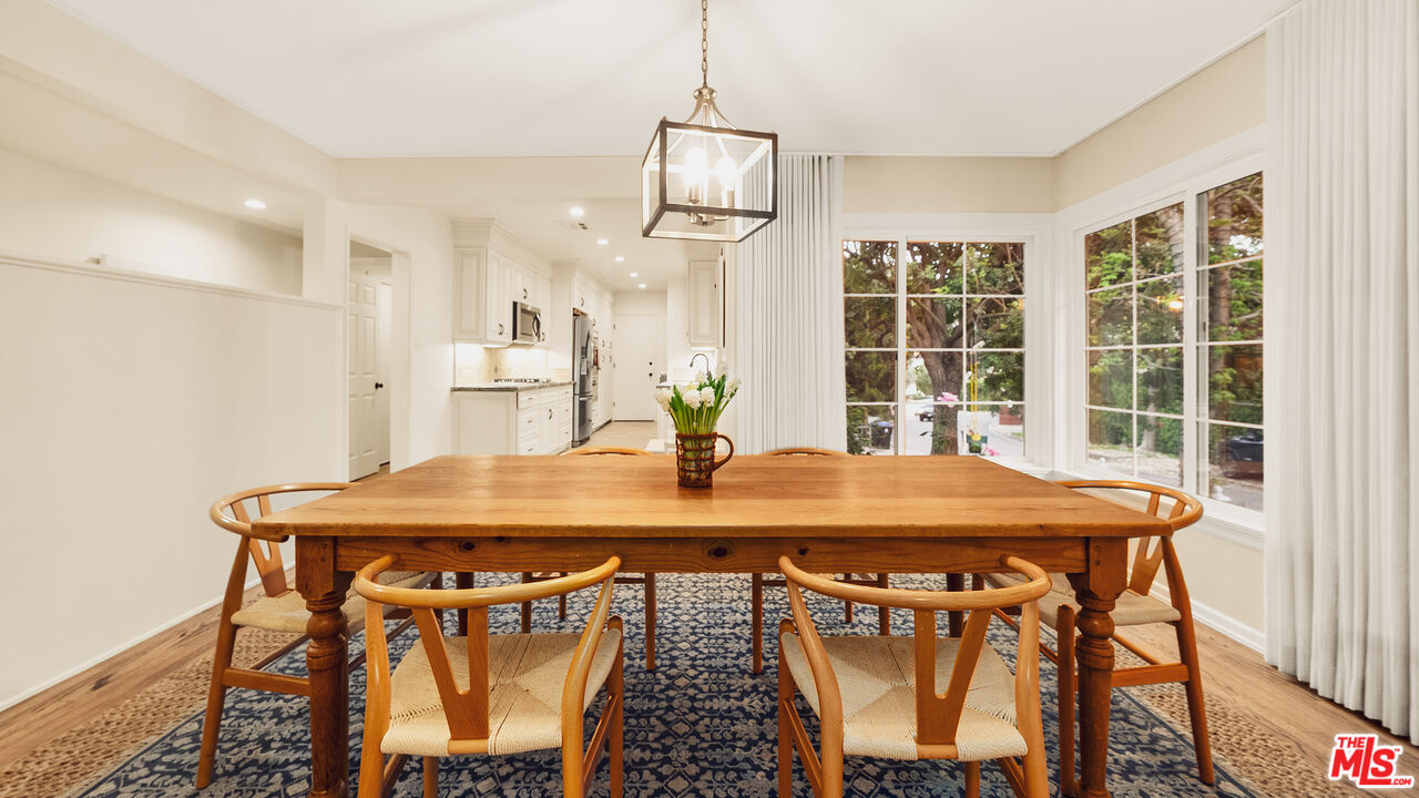 3634 Mandeville Canyon Rd