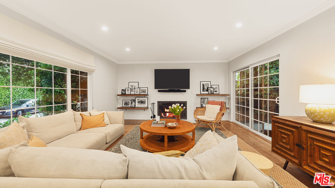 3634 Mandeville Canyon Rd